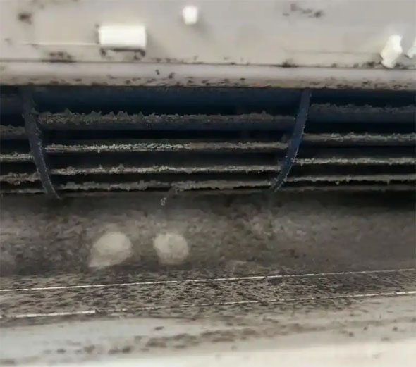 成华空调吹的风有股烧焦味是怎么回事